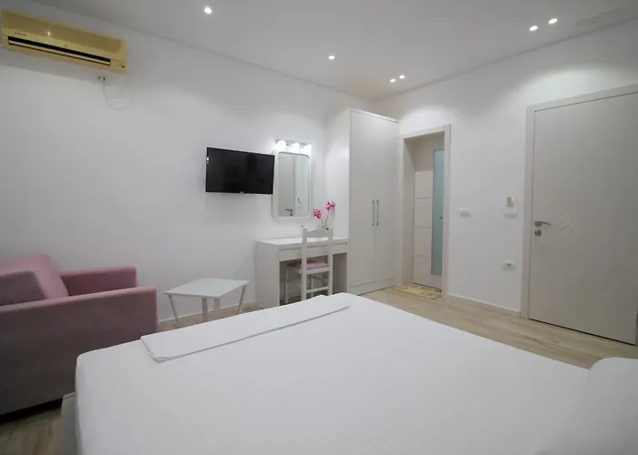 Elena 3* Sarandë
