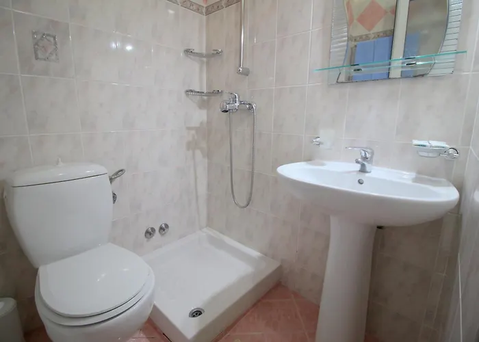 Elena 招待所 Sarandë